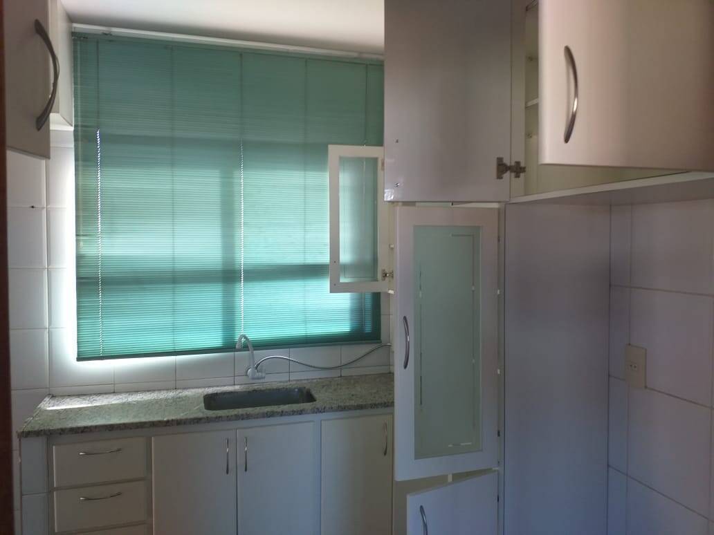 Apartamento à venda com 3 quartos, 140m² - Foto 3