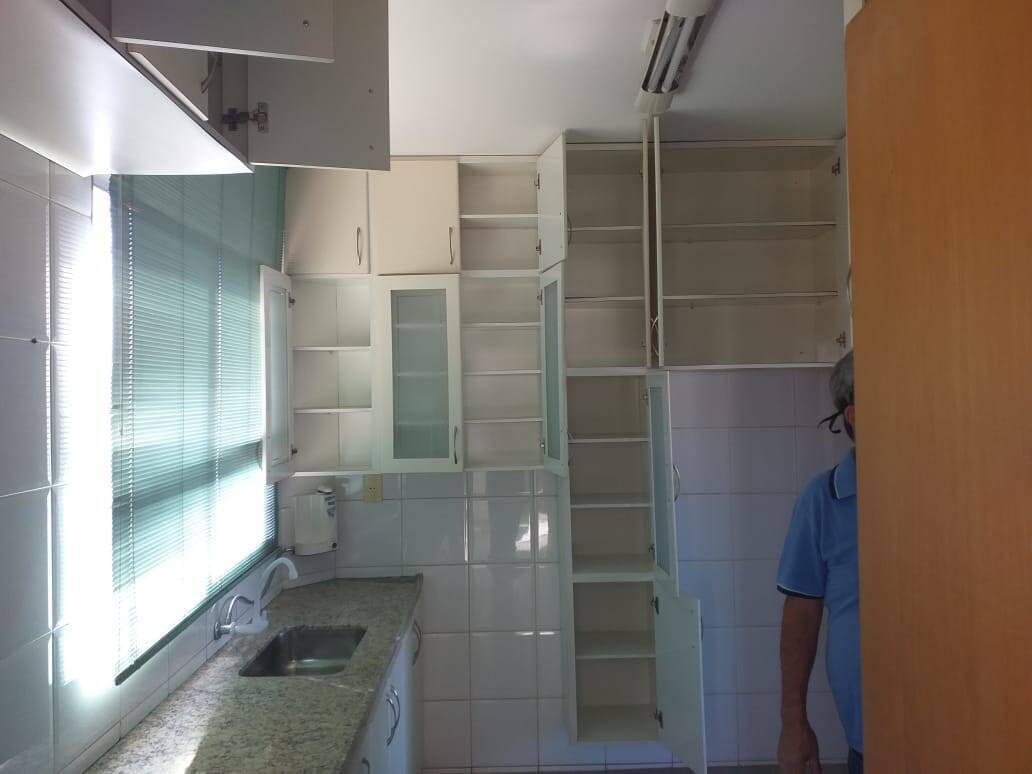 Apartamento à venda com 3 quartos, 140m² - Foto 2