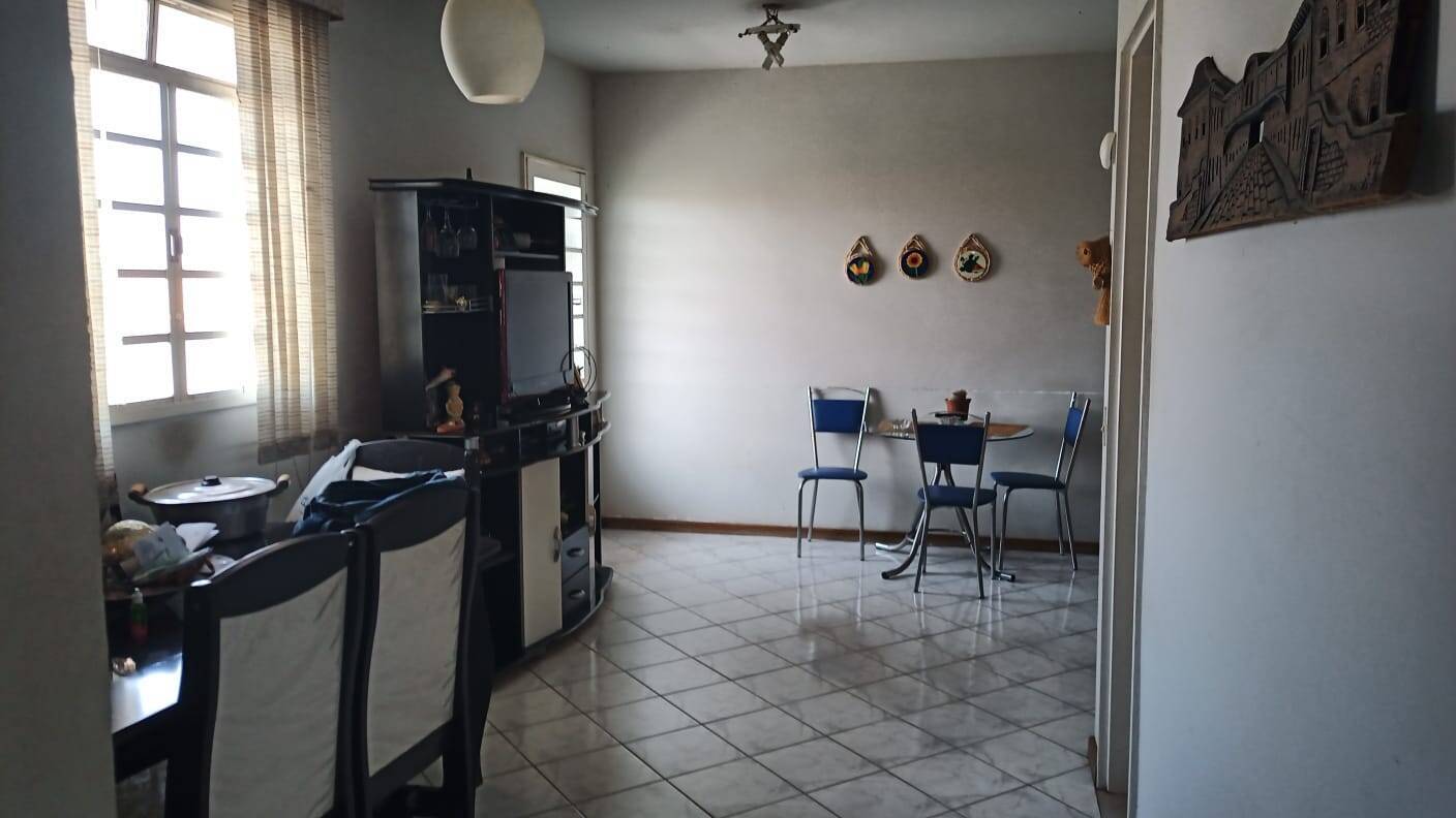 Apartamento à venda com 3 quartos, 90m² - Foto 1