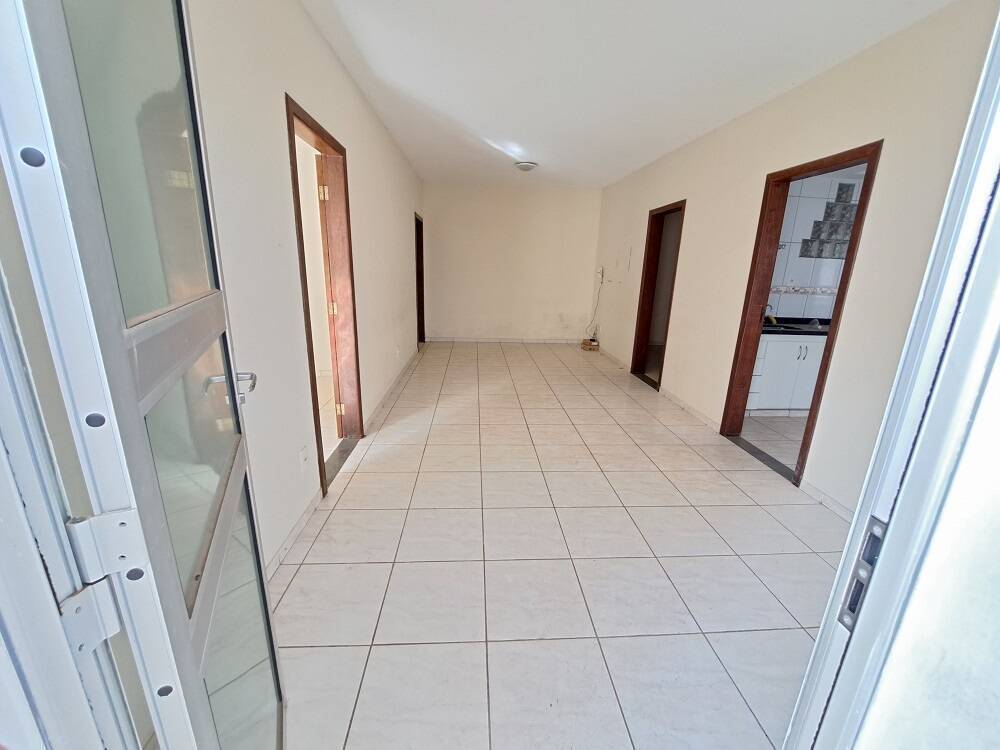 Casa para alugar com 3 quartos, 110m² - Foto 1