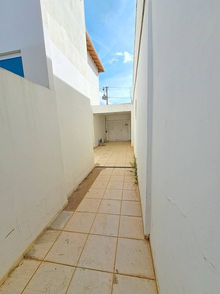 Casa para alugar com 3 quartos, 110m² - Foto 2