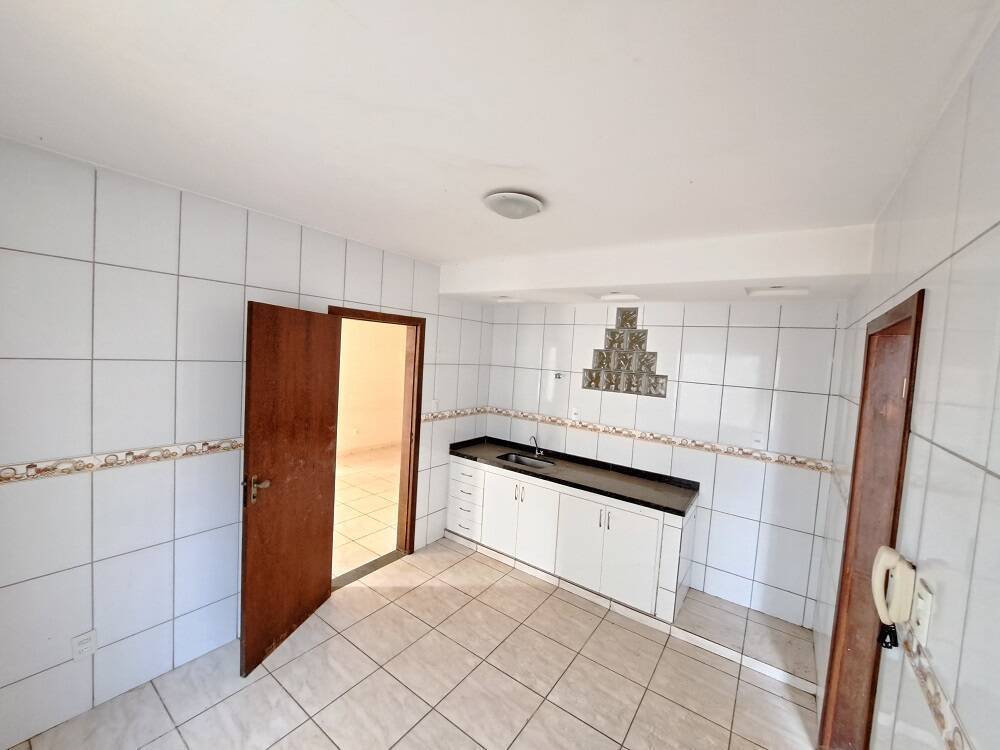 Casa para alugar com 3 quartos, 110m² - Foto 4