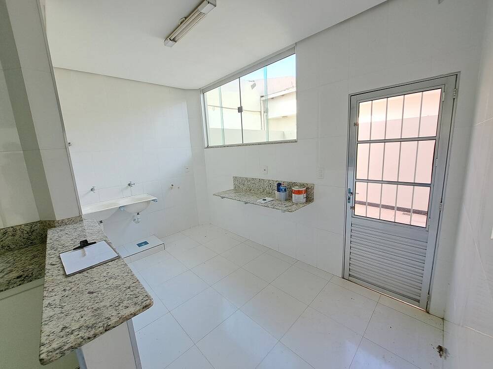 Casa para alugar com 3 quartos, 120m² - Foto 12