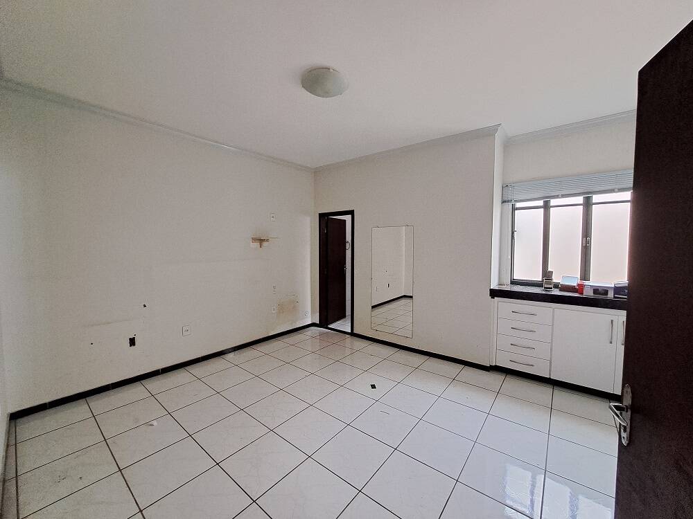 Apartamento à venda com 4 quartos, 200m² - Foto 18