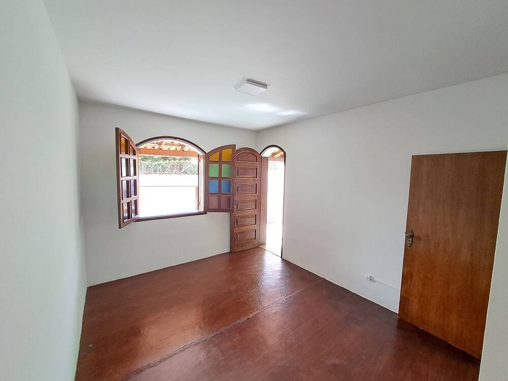 Casa para alugar com 3 quartos, 200m² - Foto 2