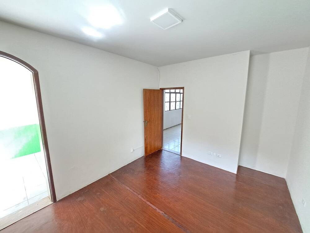 Casa para alugar com 3 quartos, 200m² - Foto 3